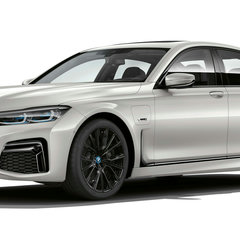 G12 BMW 745e xDrive with new accents
