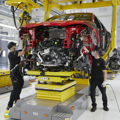 Lamborghini Urus 15,000th Production Milestone (9)