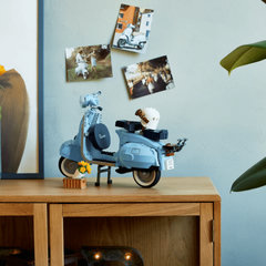 2022 Lego Vespa 125 – 9