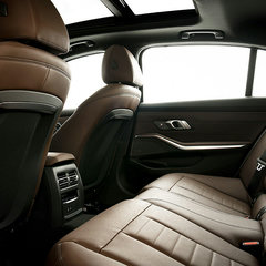 2023 BMW 330Li facelift Thailand-10