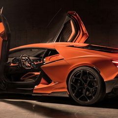 Lamborghini Revuelto 1