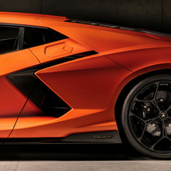 Lamborghini Revuelto 5