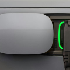 2024 Range Rover Electric teaser-1