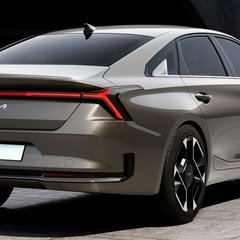 2025 Kia K8-2