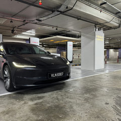 Tesla-Supercharger-V4_The-Gardens-Mall-10 Bm