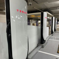 Tesla-Supercharger-V4_The-Gardens-Mall-4 Bm