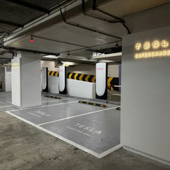 Tesla-Supercharger-V4_The-Gardens-Mall-5 Bm
