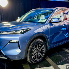 2026-Proton-eMas7-PHEV-Aquamarine-Blue-Alabaster-White-2