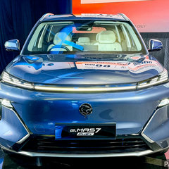 2026-Proton-eMas7-PHEV-Aquamarine-Blue-Alabaster-White-4
