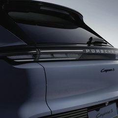 Porsche Cayenne S Electric 8
