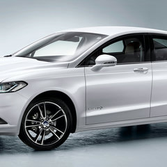 Ford-Mondeo-4-Door-Hybrid-01