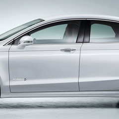 Ford-Mondeo-4-Door-Hybrid-02