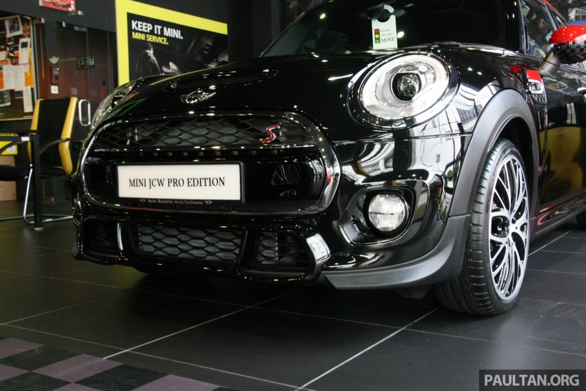 只有20辆，来欣赏MINI JCW Pro在展示间的实车照图辑！ 2146