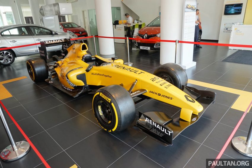 2016 F1 Renault RS16实车尺寸的复制版第一方程式战车，即日起至本月28日在全国指定Renault展示间展出！ 3306