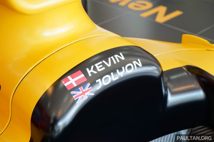 2016 F1 Renault RS16实车尺寸的复制版第一方程式战车，即日起至本月28日在全国指定Renault展示间展出！ 3311