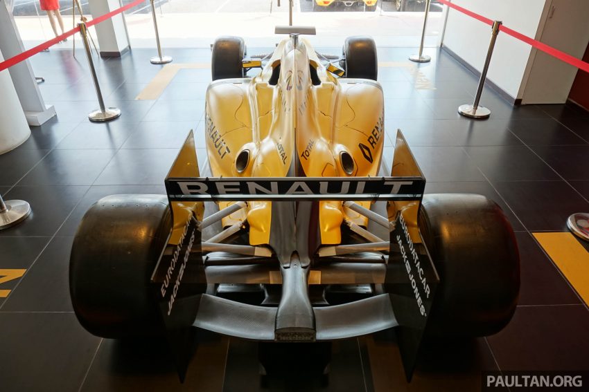 2016 F1 Renault RS16实车尺寸的复制版第一方程式战车，即日起至本月28日在全国指定Renault展示间展出！ 3315