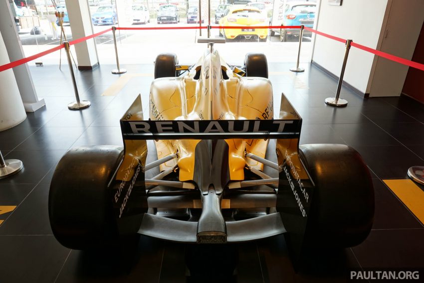 2016 F1 Renault RS16实车尺寸的复制版第一方程式战车，即日起至本月28日在全国指定Renault展示间展出！ 3299