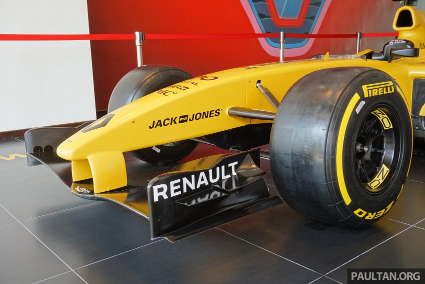 2016 F1 Renault RS16实车尺寸的复制版第一方程式战车，即日起至本月28日在全国指定Renault展示间展出！ 3302