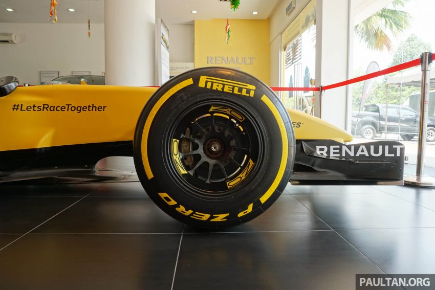 2016 F1 Renault RS16实车尺寸的复制版第一方程式战车，即日起至本月28日在全国指定Renault展示间展出！ 3304
