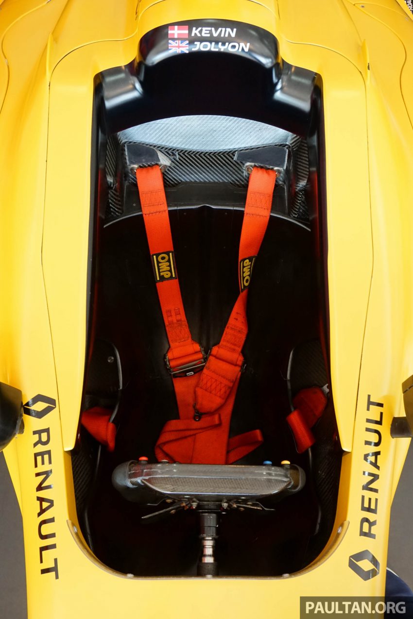 2016 F1 Renault RS16实车尺寸的复制版第一方程式战车，即日起至本月28日在全国指定Renault展示间展出！ 3305