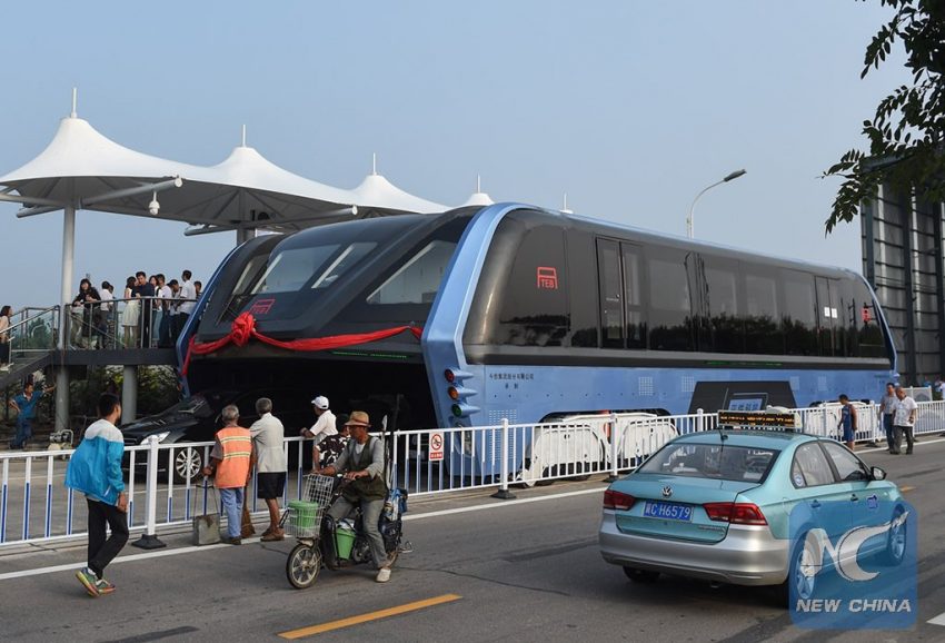 中国政府试跑离地巴士，停下载客不会造成交通堵塞！ 2642