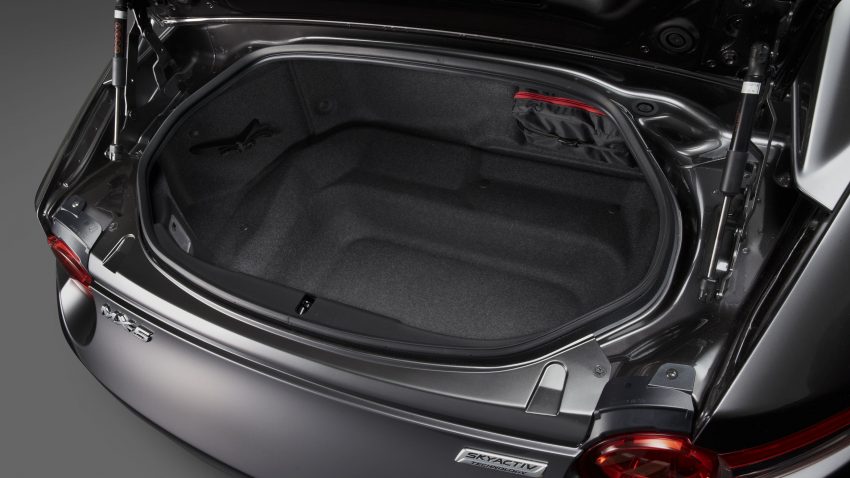 本地软顶敞篷版Mazda MX-5即将停产，以硬顶版取代。 2262