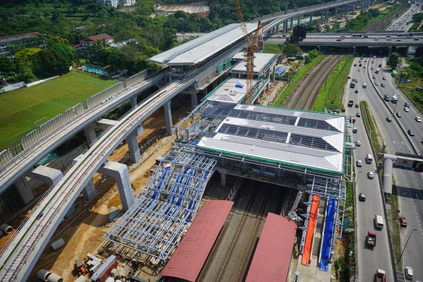 MRT公司计划开发MRT 3路线，围绕隆市中心地底运行。 7055