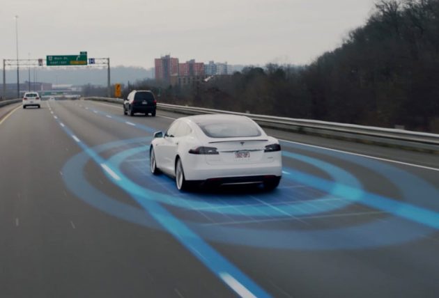 Tesla 与其它车企展开谈判, 准备授权开放使用自驾技术