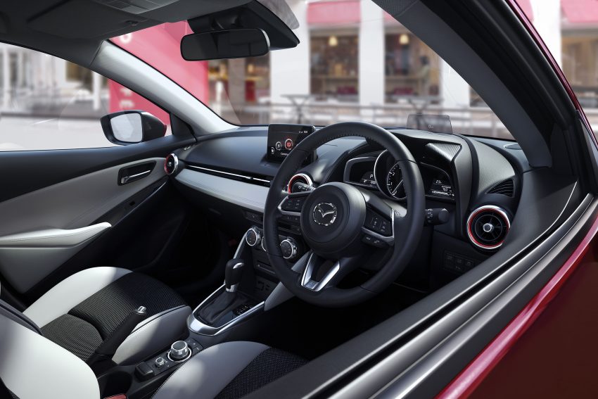 日本推出Mazda 2和Mazda CX-3小改款，改良悬吊系统、增加操控与稳定性，新增G-Vectoring Control重力辅助。 10184