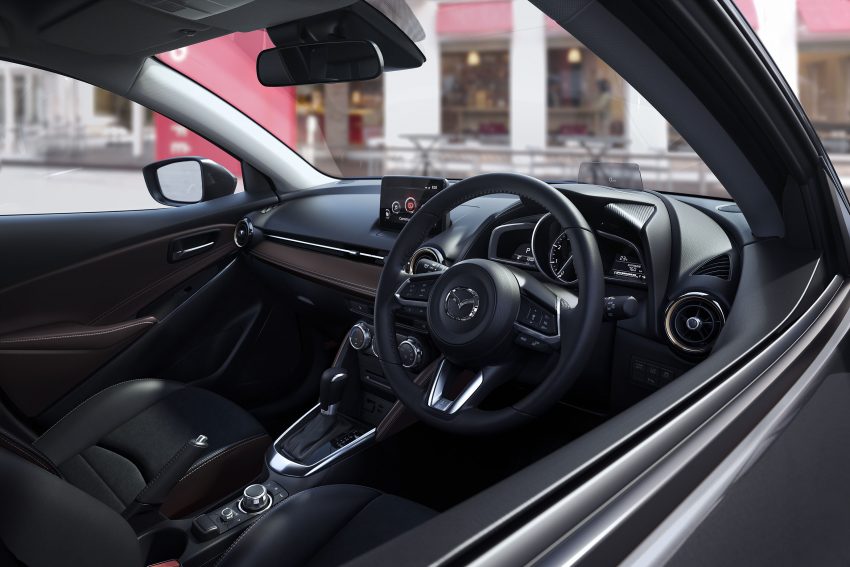 日本推出Mazda 2和Mazda CX-3小改款，改良悬吊系统、增加操控与稳定性，新增G-Vectoring Control重力辅助。 10185