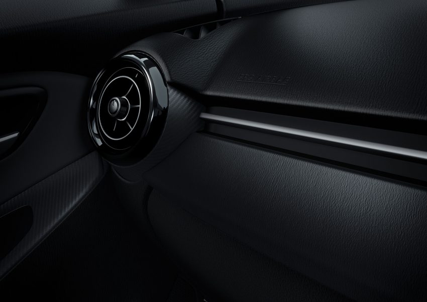 日本推出Mazda 2和Mazda CX-3小改款，改良悬吊系统、增加操控与稳定性，新增G-Vectoring Control重力辅助。 10206