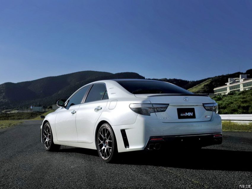 粉碎即将停产的传言，日本推出小改款 Toyota Mark X。 14103