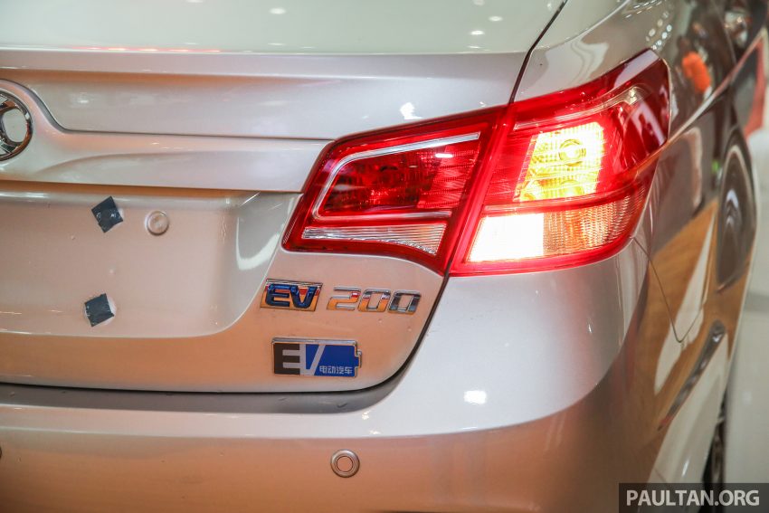 北汽 EV200 本地首秀，满电可行驶200km，明年上市。 12682