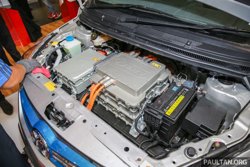 北汽 EV200 本地首秀，满电可行驶200km，明年上市。 12683