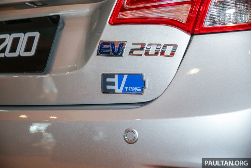 北汽 EV200 本地首秀，满电可行驶200km，明年上市。 12726