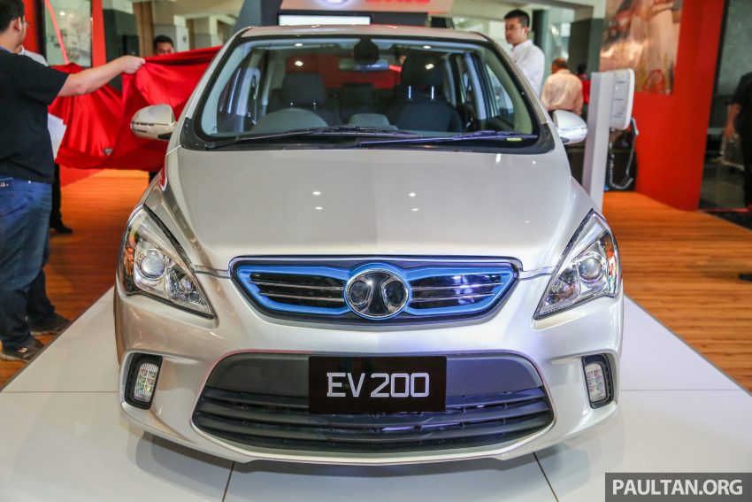 北汽 EV200 本地首秀，满电可行驶200km，明年上市。 12710