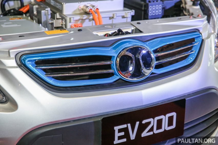 北汽 EV200 本地首秀，满电可行驶200km，明年上市。 12716