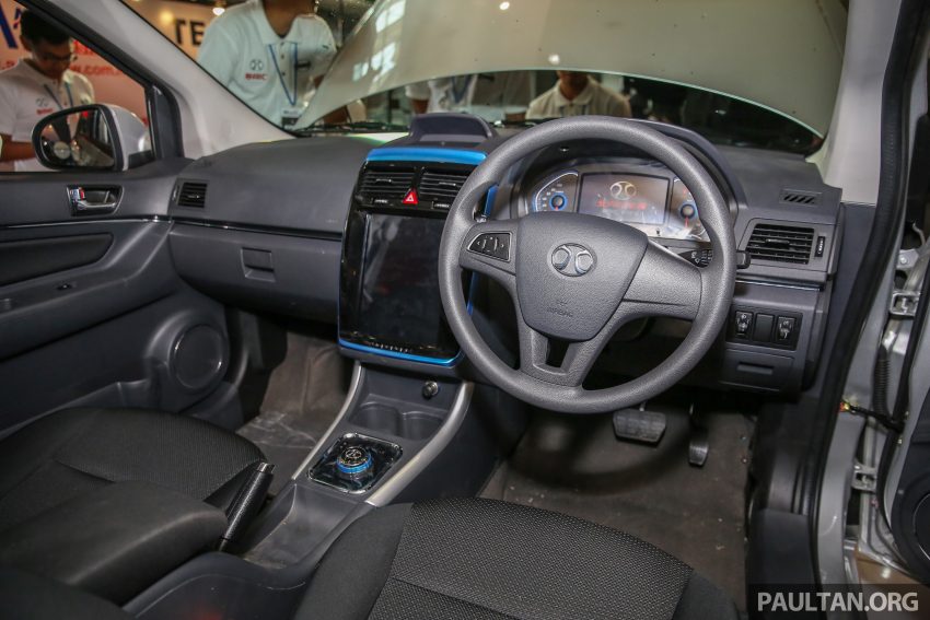 北汽 EV200 本地首秀，满电可行驶200km，明年上市。 12688