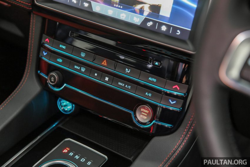 Jaguar F-Pace 本地面市，双等级上路价格从RM600k起。 14730
