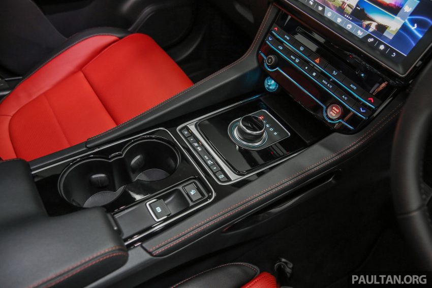 Jaguar F-Pace 本地面市，双等级上路价格从RM600k起。 14731