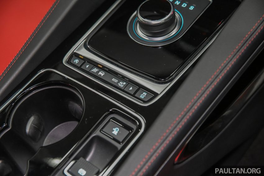Jaguar F-Pace 本地面市，双等级上路价格从RM600k起。 14733