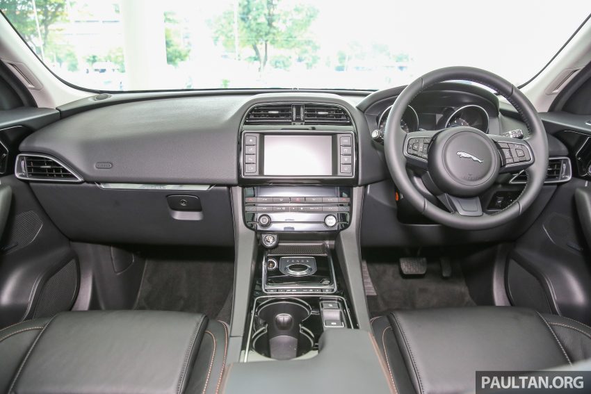 Jaguar F-Pace 本地面市，双等级上路价格从RM600k起。 14964