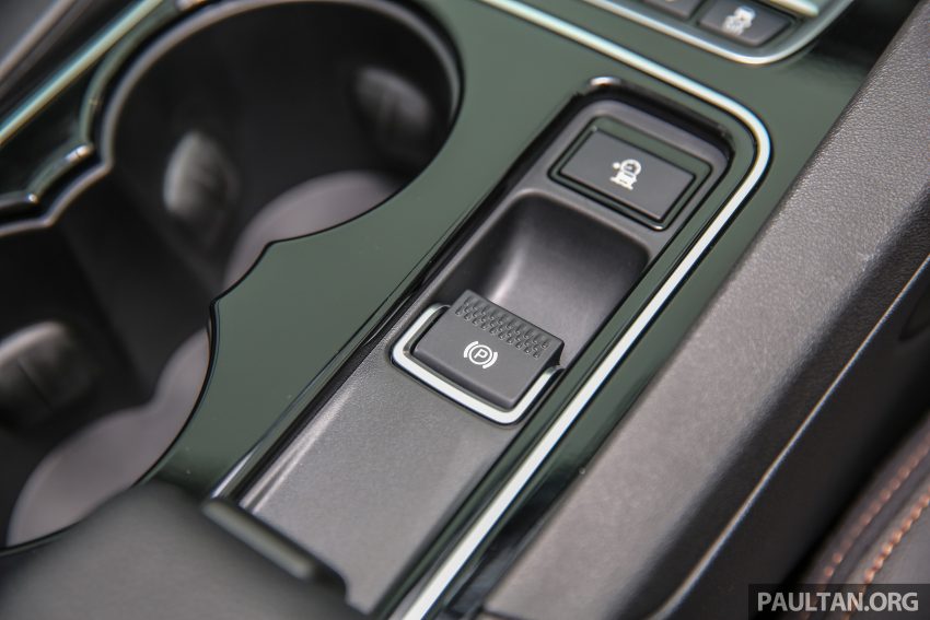 Jaguar F-Pace 本地面市，双等级上路价格从RM600k起。 14975