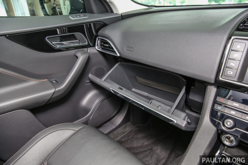 Jaguar F-Pace 本地面市，双等级上路价格从RM600k起。 14976