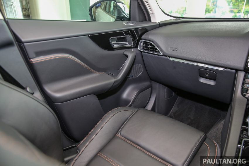Jaguar F-Pace 本地面市，双等级上路价格从RM600k起。 14989