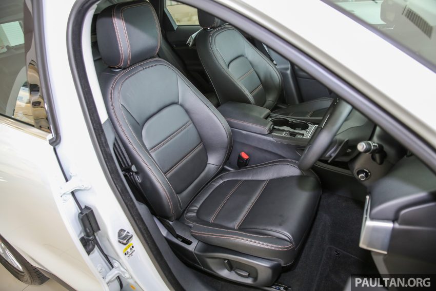 Jaguar F-Pace 本地面市，双等级上路价格从RM600k起。 14991