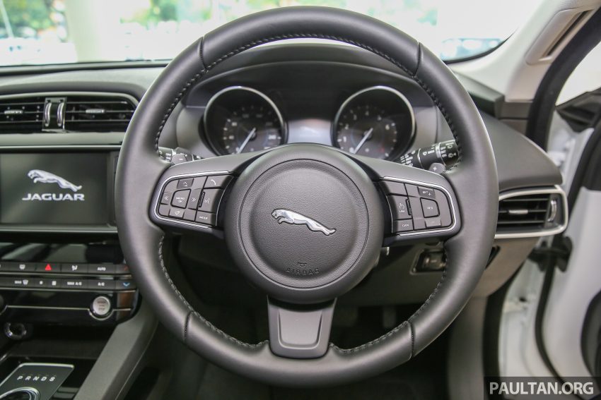 Jaguar F-Pace 本地面市，双等级上路价格从RM600k起。 14966