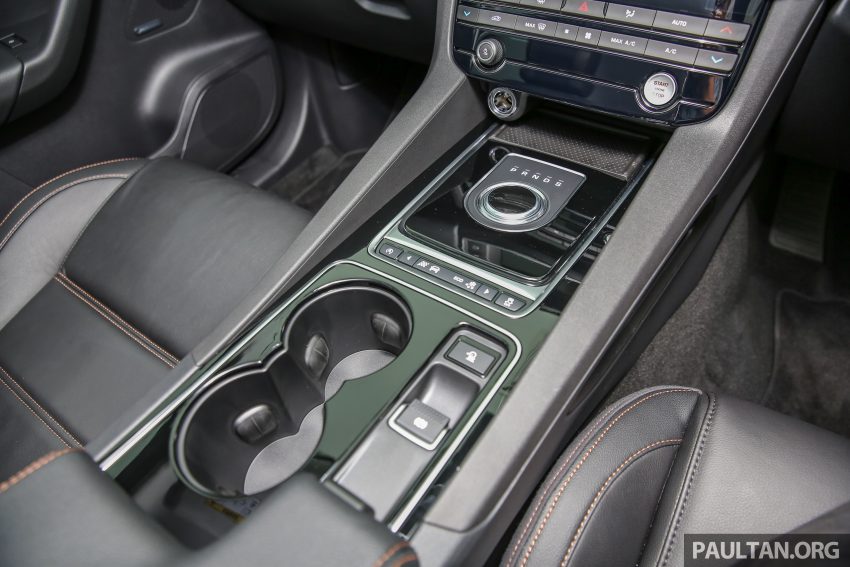 Jaguar F-Pace 本地面市，双等级上路价格从RM600k起。 14972