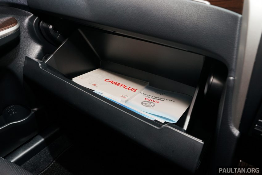汽车图集：升级版 Toyota Camry 2.5 Hybrid Luxury。 14905