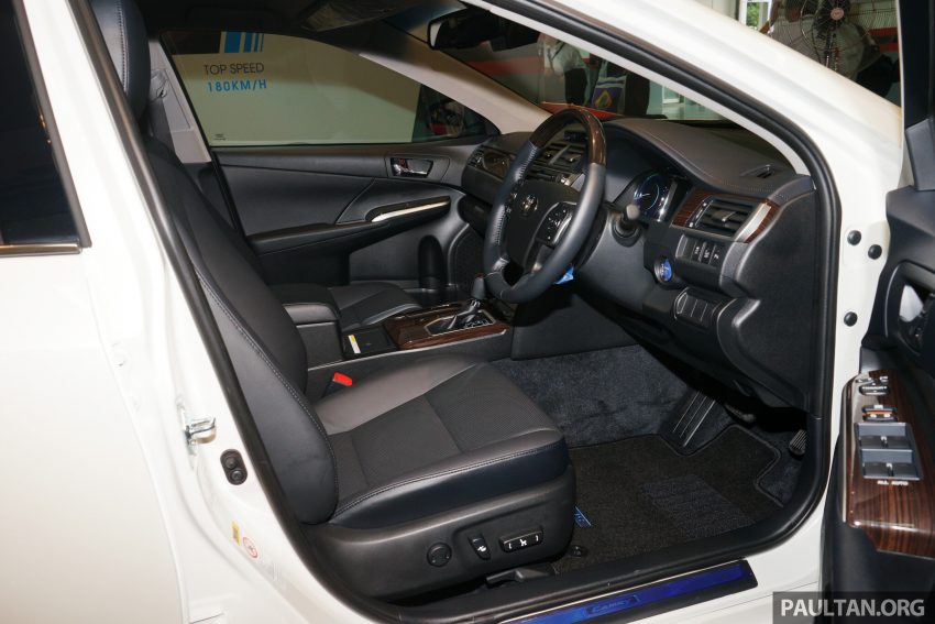 汽车图集：升级版 Toyota Camry 2.5 Hybrid Luxury。 14910